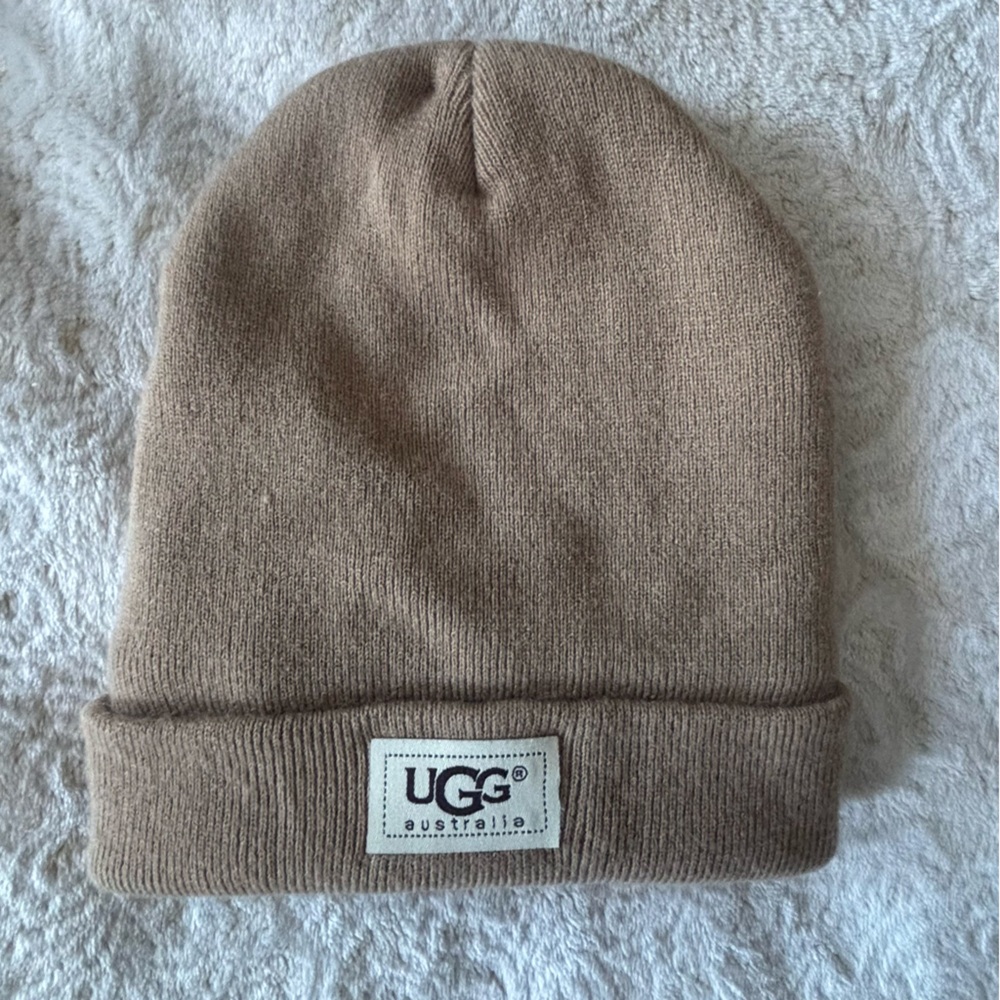 UGG Knit Cuffed Beanie in Taupe